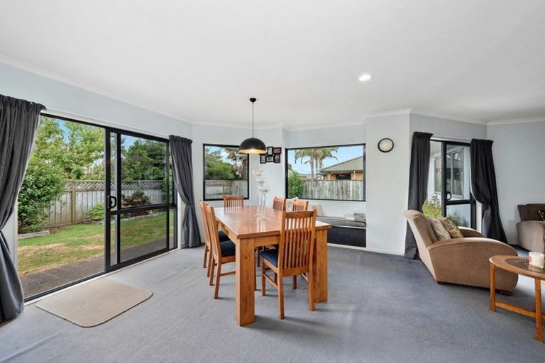 Photo of property in 21 Waiwherowhero Drive, St Andrews, Hamilton, 3200
