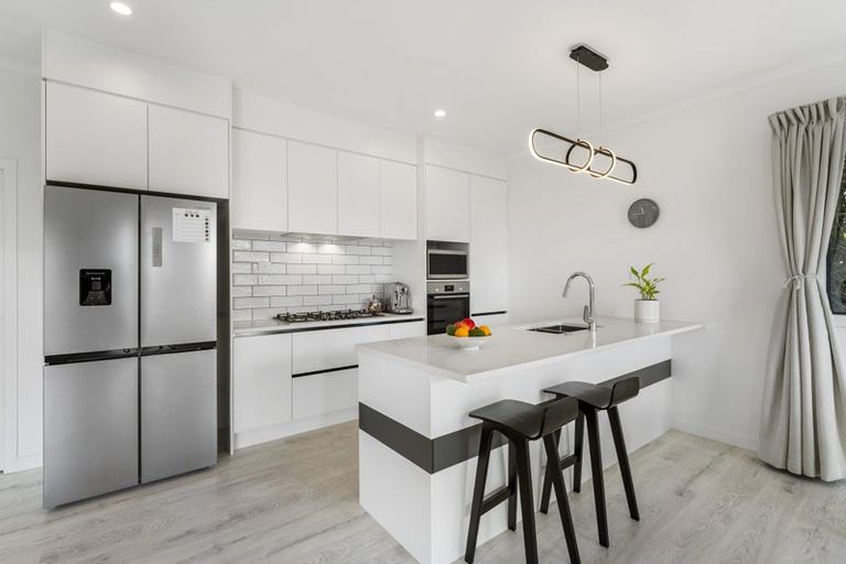 Photo of property in 562a Beach Road, Rothesay Bay, Auckland, 0630