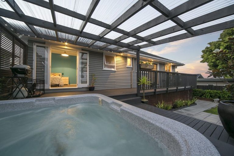 Photo of property in 70 Stottholm Road, Titirangi, Auckland, 0604