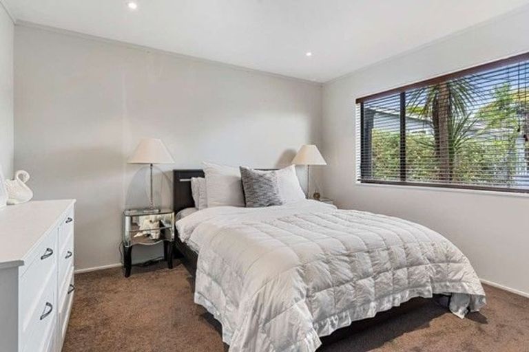 Photo of property in 2/4 Catrina Avenue, Birkenhead, Auckland, 0626