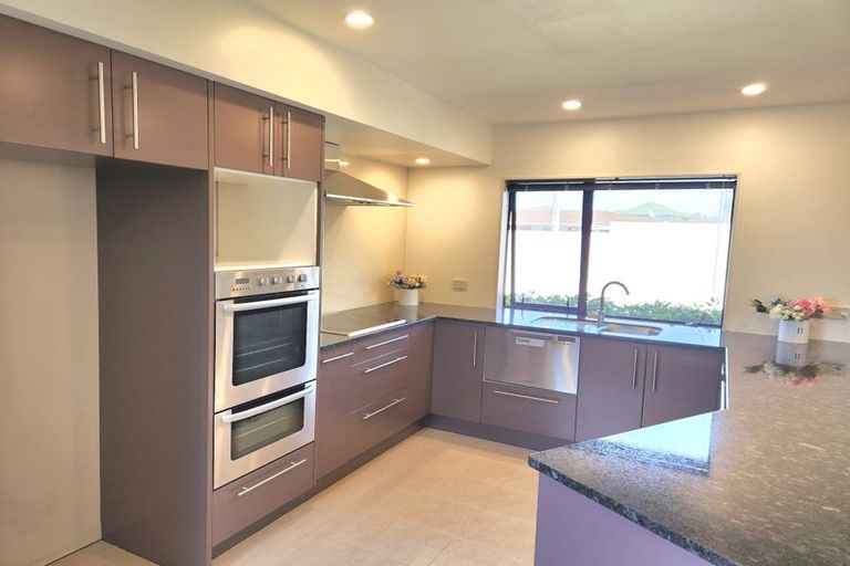 Photo of property in 43 Bleakhouse Road, Howick, Auckland, 2014