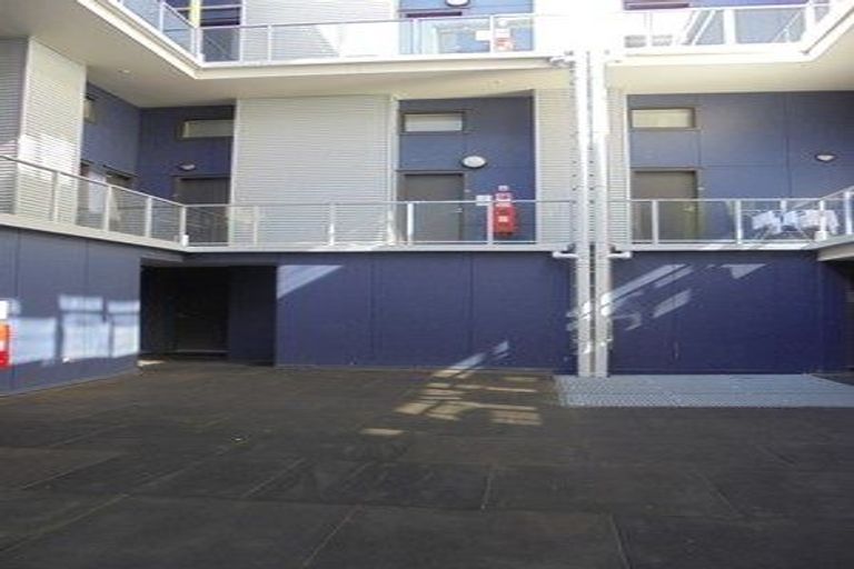 Photo of property in Urbane Apartments, 13/29 Webb Street, Mount Cook, Wellington, 6011