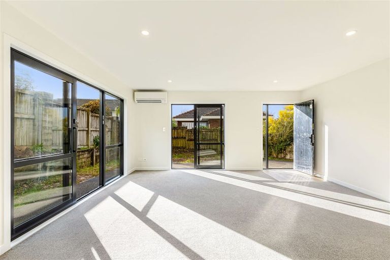 Photo of property in 12a Bluefin Way, West Harbour, Auckland, 0618