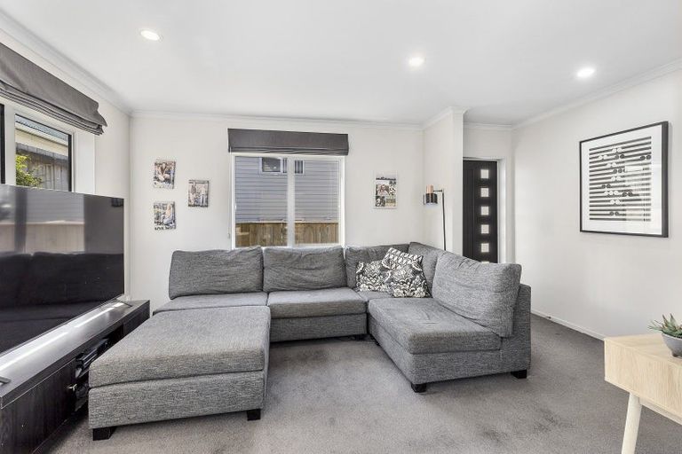 Photo of property in 16u7 Black Rock Road, Newlands, Wellington, 6037