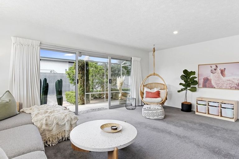 Photo of property in 16 Oakfield Street, Burnside, Christchurch, 8053