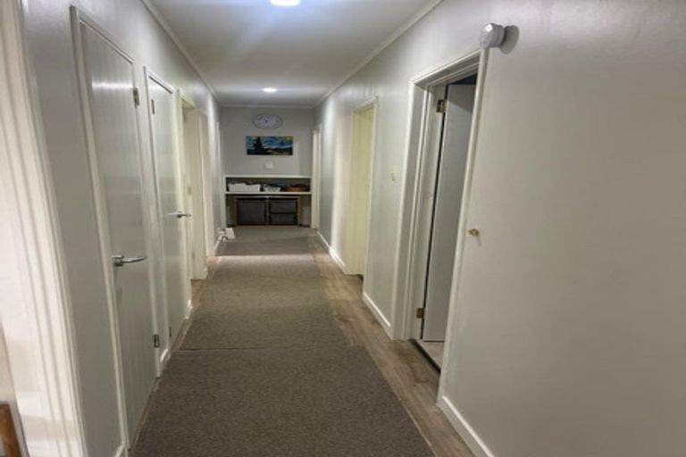 Photo of property in 25 Sovereign Place, Glenfield, Auckland, 0629