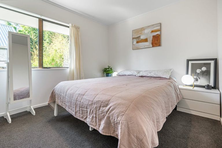Photo of property in 2/43 Sabulite Road, Kelston, Auckland, 0602