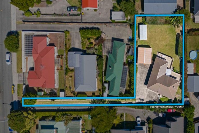 Photo of property in 114a Mcleod Road, Te Atatu South, Auckland, 0610