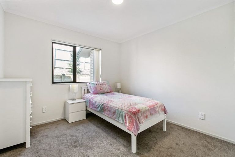 Photo of property in 121 Keri Vista Rise, Papakura, 2110