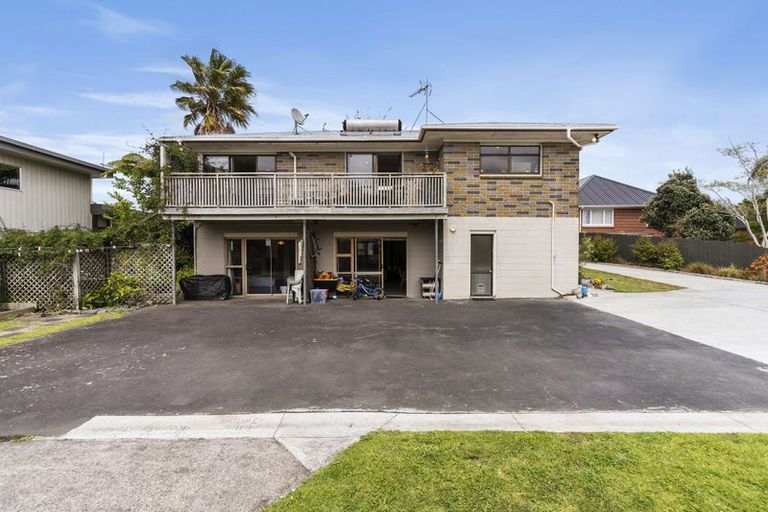 Photo of property in 96 Colwill Road, Massey, Auckland, 0614