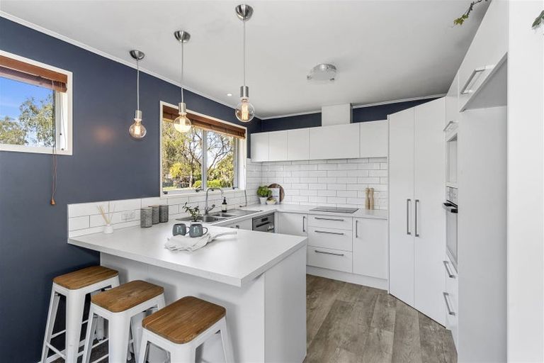 Photo of property in 30 Clivedon Place, Redwood, Christchurch, 8051