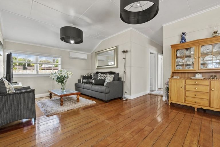 Photo of property in 30 Ladies Mile, Manly, Whangaparaoa, 0930