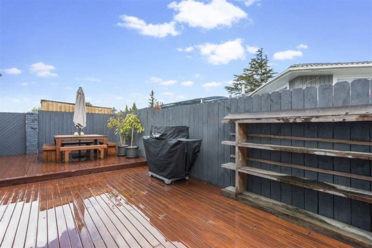 Photo of property in 3 Crompton Road, Massey, Auckland, 0614