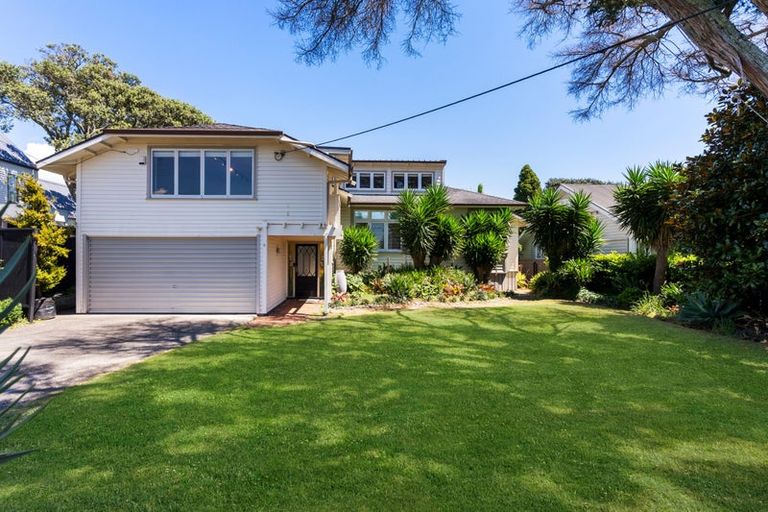 Photo of property in 8 Tiri Road, Milford, Auckland, 0620