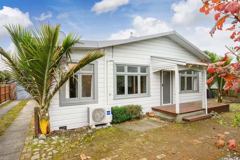 Photo of property in 17 Haydon Street, Roslyn, Palmerston North, 4414