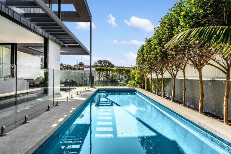 Photo of property in 41 Craig Road, Milford, Auckland, 0620