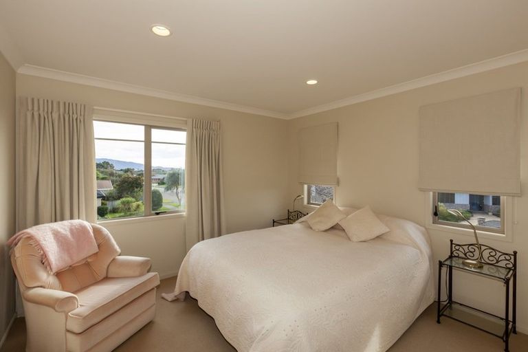 Photo of property in 8 Regent Drive, Paraparaumu Beach, Paraparaumu, 5032