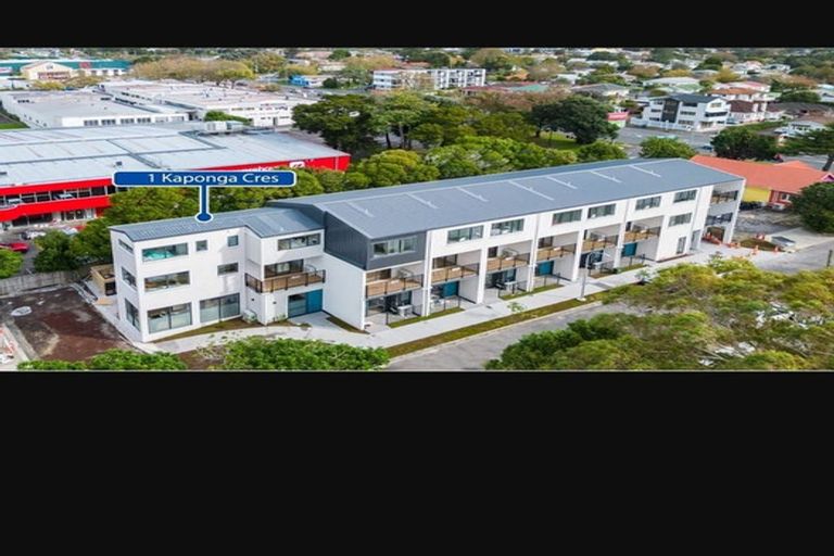 Photo of property in 3/1 Kaponga Crescent, New Lynn, Auckland, 0600