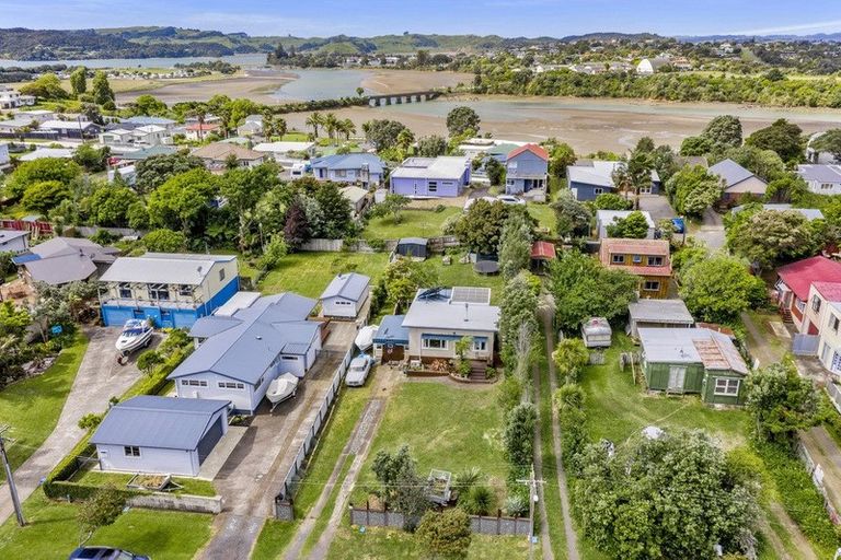 Photo of property in 14 Smith Street, Raglan, 3225