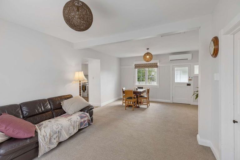 Photo of property in 2 Ngahina Street, Marton, 4710