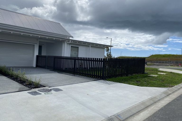 Photo of property in 2 Toka Lane, Red Beach, 0932