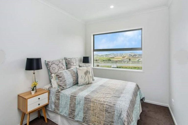 Photo of property in 8 Karauria Lane, Orewa, 0931