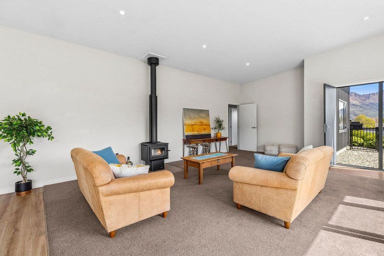 Photo of property in 4 Kahu Close, Wanaka, 9305