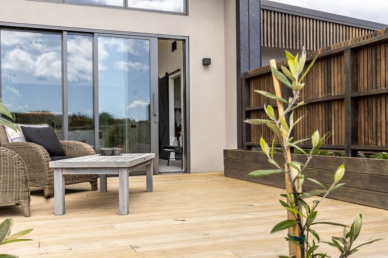 Photo of property in 8 Mirek Street, Waikanae, 5036