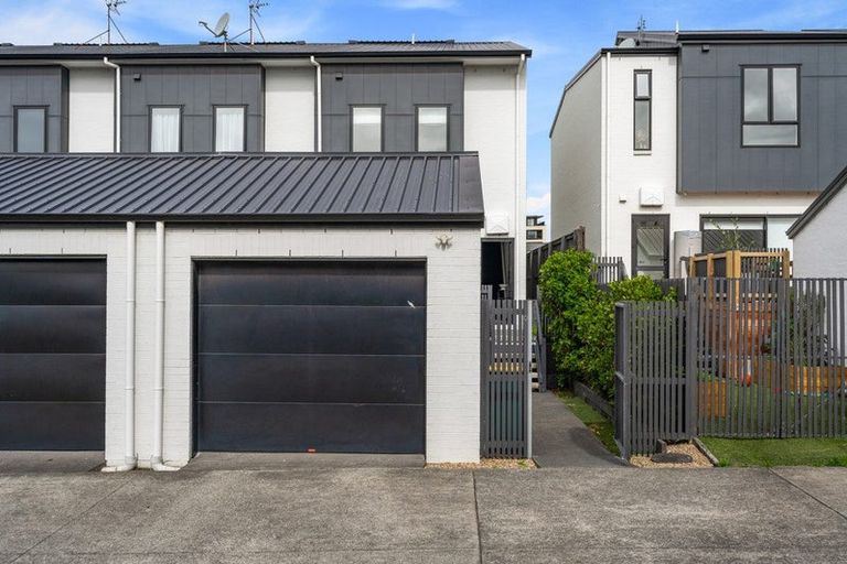 Photo of property in 10 Alexander Willis Crescent, Hobsonville, Auckland, 0616