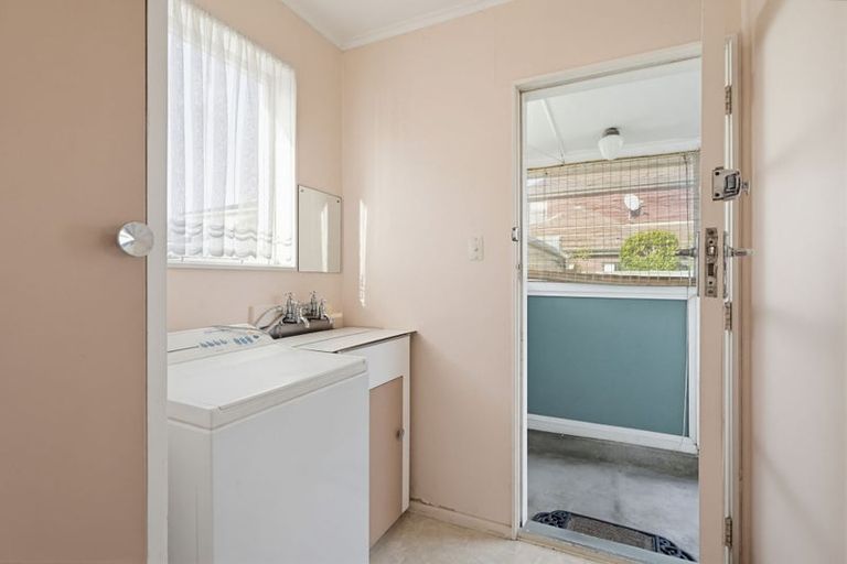 Photo of property in 15-16 Amberley Grove, Hutt Central, Lower Hutt, 5010
