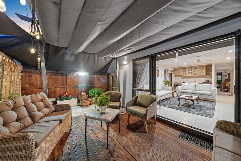 Photo of property in 3 Bezar Place, Flat Bush, Auckland, 2016