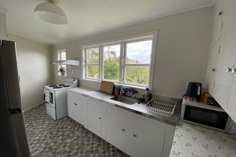 Photo of property in 2b Garden Road, Northland, Wellington, 6012