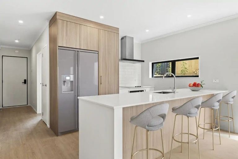 Photo of property in 2/3 Parapara Place, Albany, Auckland, 0632