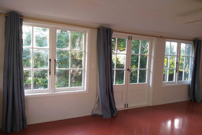 Photo of property in 8 Merchant Avenue, Te Atatu South, Auckland, 0610