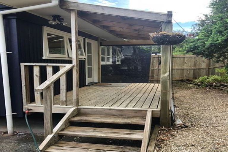 Photo of property in 2/2 Earl Road, Titirangi, Auckland, 0604