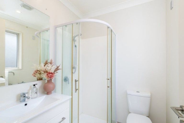Photo of property in 72 Sunstone Crescent, Timberlea, Upper Hutt, 5018