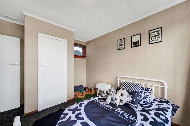 Photo of property in 11 Manawapou Road, Hawera, 4610