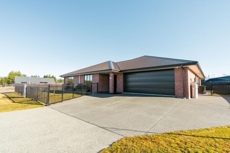 Photo of property in 8 Birch Hill Drive, Twizel, 7901
