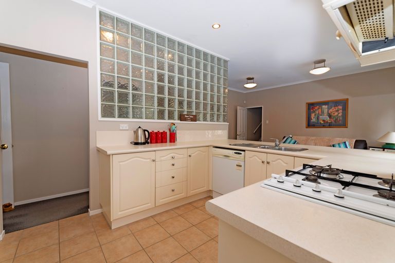 Photo of property in 5 Hoya Court, Henderson, Auckland, 0610