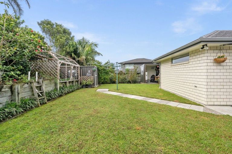 Photo of property in 25 Waitemata Drive, One Tree Point, 0118