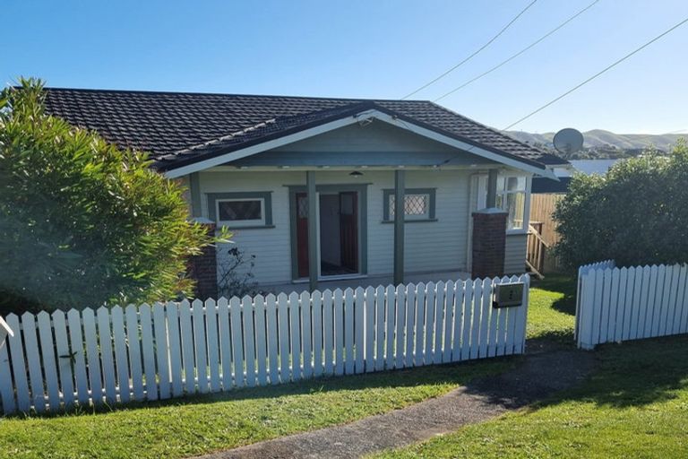 Photo of property in 13 Retter Street, Paparangi, Wellington, 6037