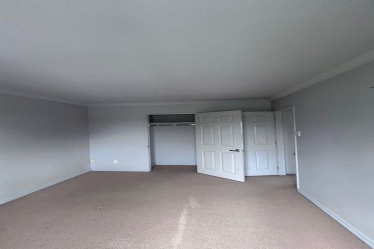 Photo of property in 42 Ballymore Drive, Pinehill, Auckland, 0632