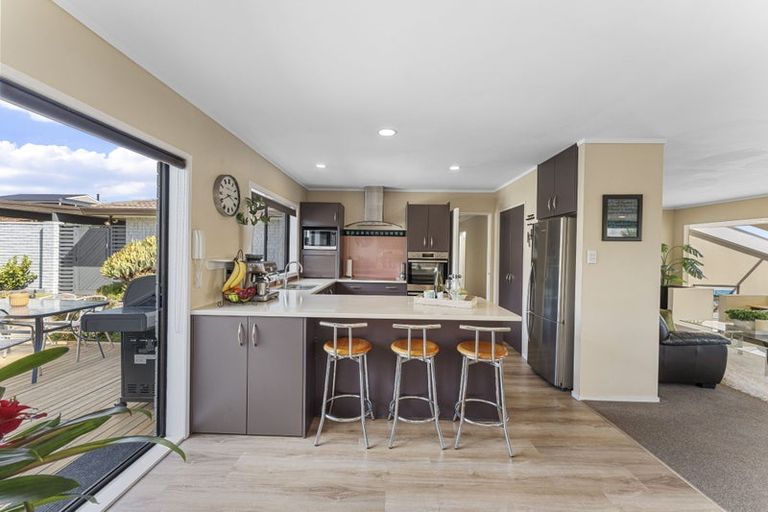 Photo of property in 37 Pigeon Mountain Road, Half Moon Bay, Auckland, 2012