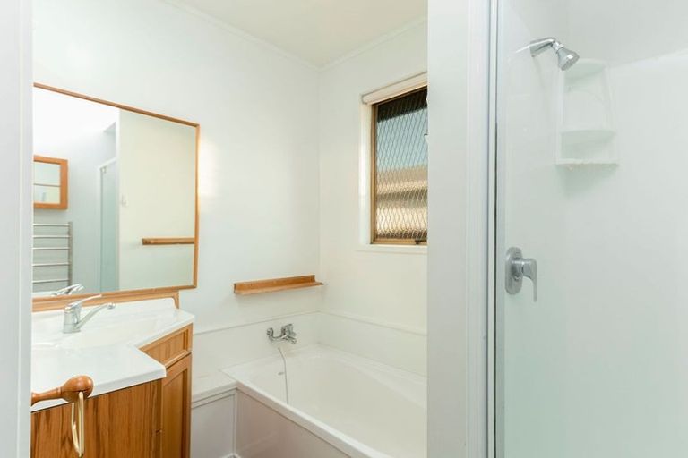 Photo of property in 2/63 Walworth Avenue, Pakuranga Heights, Auckland, 2010