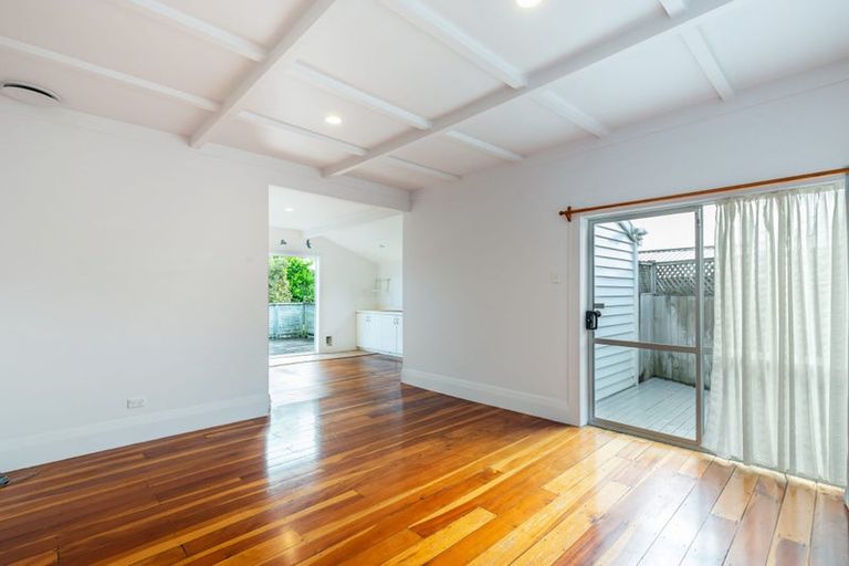 Photo of property in 2/13 Hart Road, Hauraki, Auckland, 0622