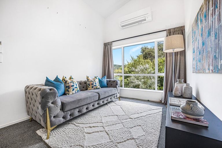 Photo of property in 28 Shah Place, Glen Eden, Auckland, 0602