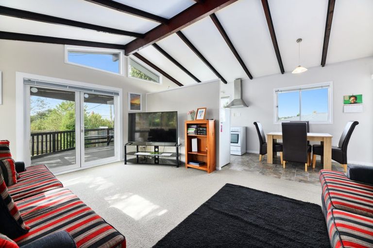 Photo of property in 1/62 Rua Road, Glen Eden, Auckland, 0602