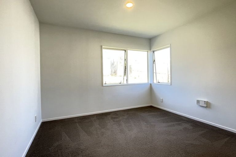 Photo of property in 68 Barbados Drive, Unsworth Heights, Auckland, 0632