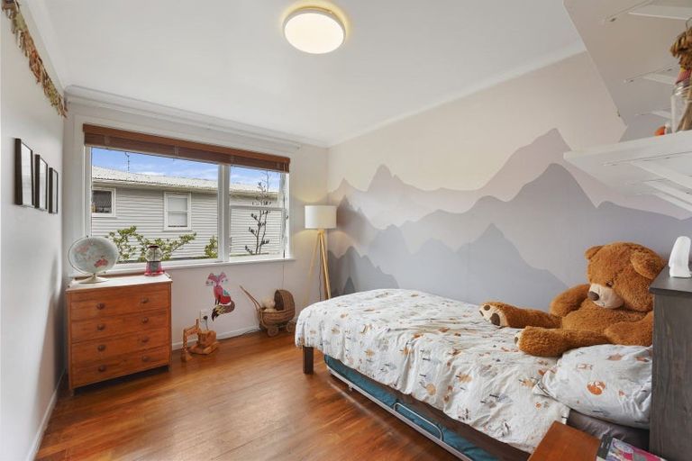 Photo of property in 1 Innes Way, Newlands, Wellington, 6037