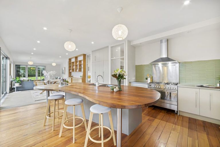 Photo of property in 203 Onepu Road, Lyall Bay, Wellington, 6022